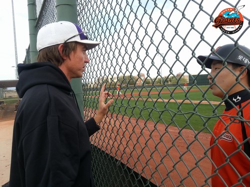 사도스키와 애기하는 손아섭